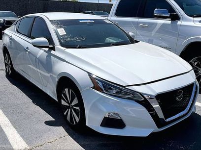 Used 2022 Nissan Altima 2.5 SV