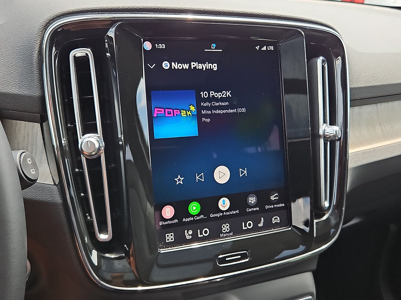 Certified 2023 Volvo XC40 B5 Plus w/ Protection Package Premier AWD/4WD image 18