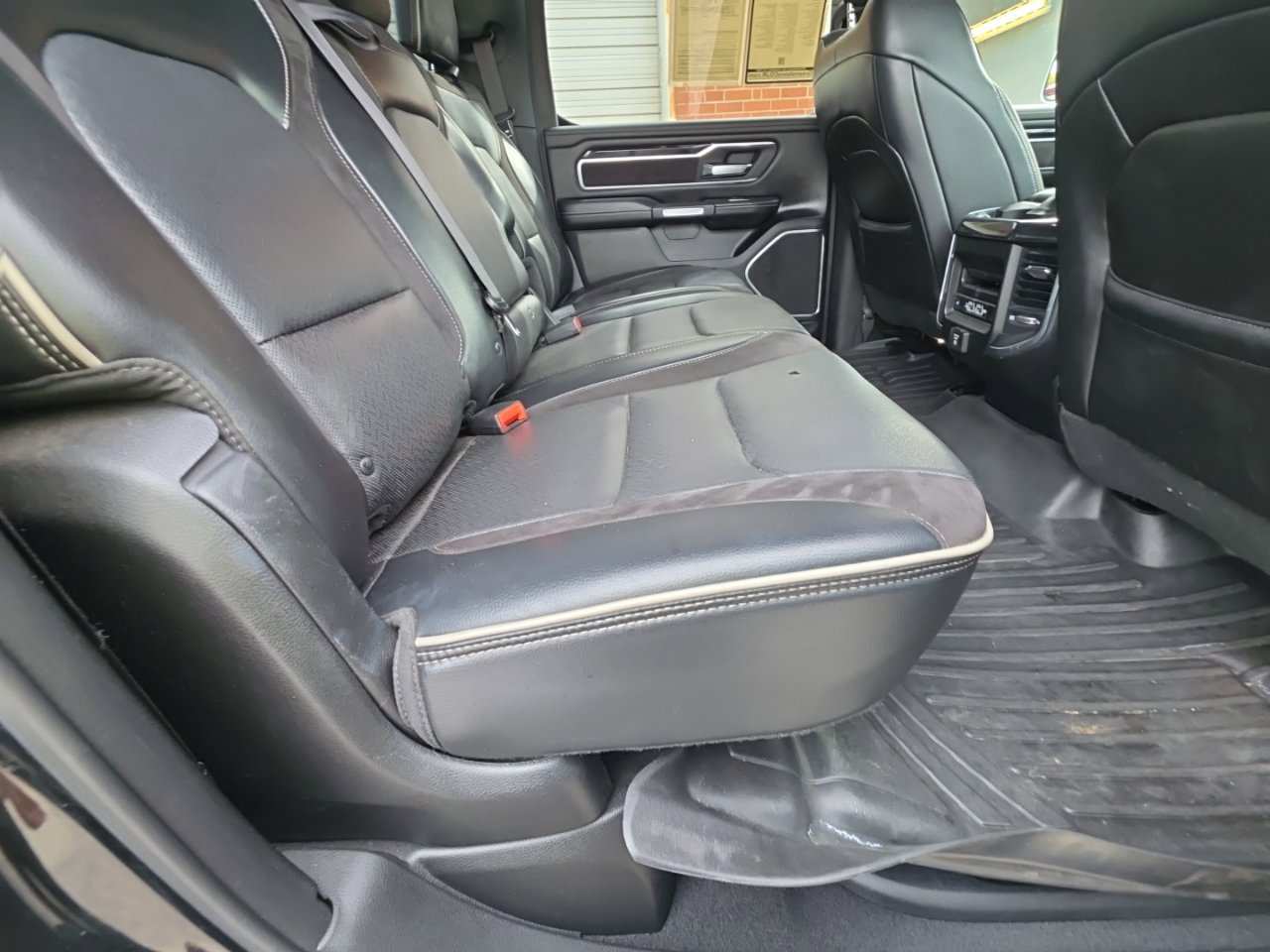 Used 2019 RAM 1500 Laramie AWD/4WD image 21