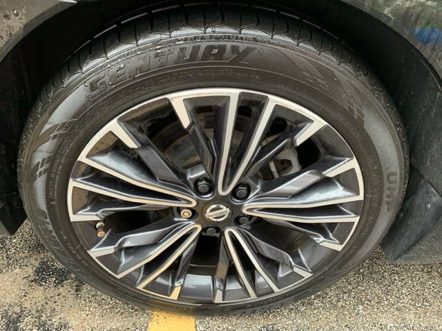 Used 2016 Nissan Maxima Platinum w/ Interior Lighting Package FWD image 11