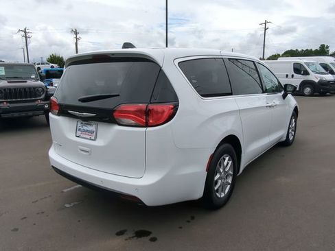 New 2026 Chrysler Voyager LX FWD image 19