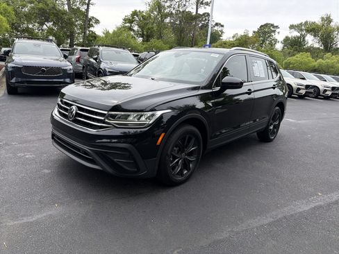 Used 2024 Volkswagen Tiguan SE w/ Panoramic Sunroof Package image 5