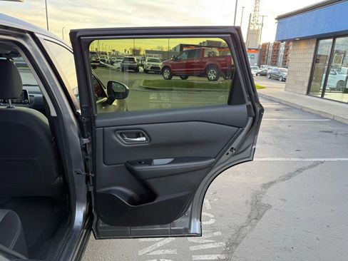 Used 2024 Nissan Rogue SV image 28
