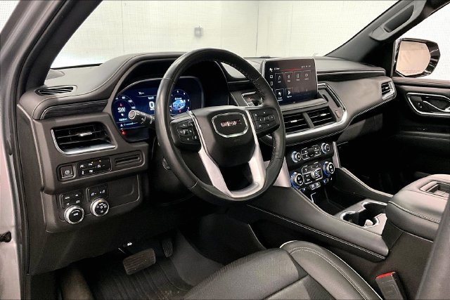 Used 2023 GMC Yukon XL SLT w/ SLT Premium Package AWD/4WD image 17