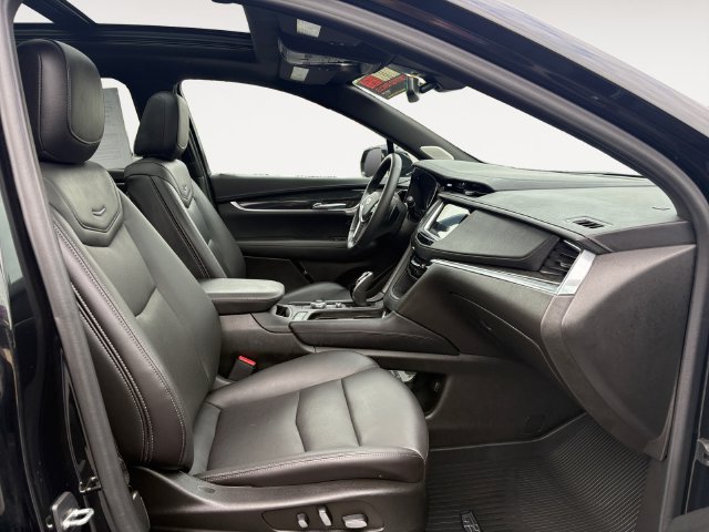 Used 2022 Cadillac XT5 Premium Luxury w/ LPO, Floor Liner Package FWD image 9