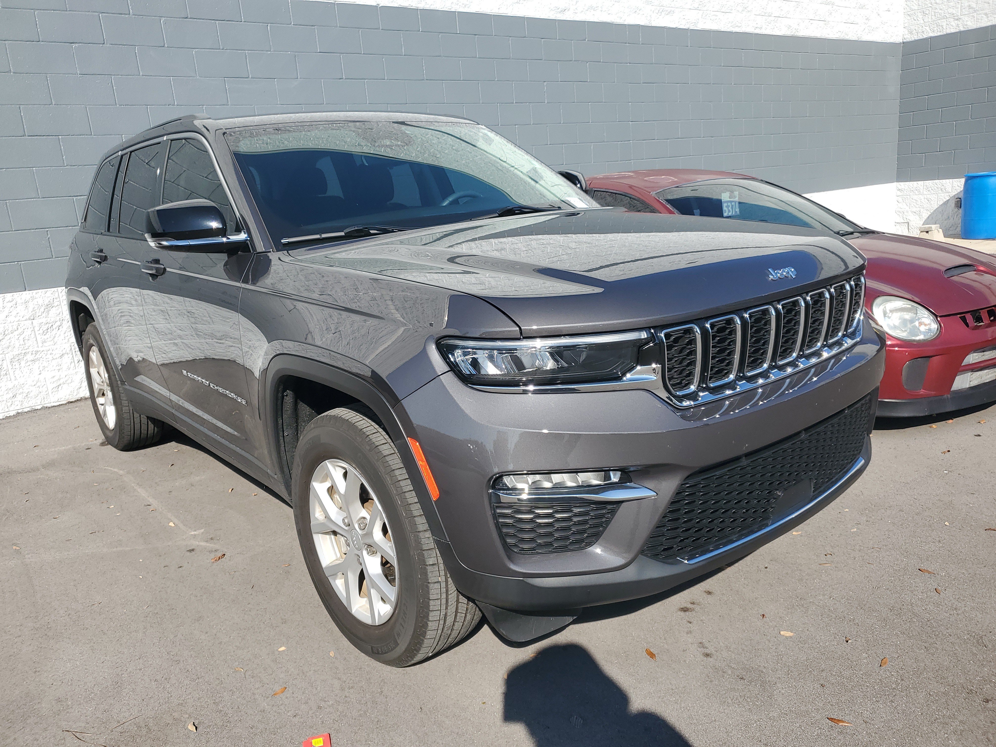 Used 2023 Jeep Grand Cherokee Limited RWD image 2