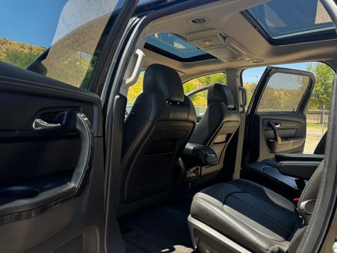 Used 2016 GMC Acadia SLT w/ Premium Edition FWD image 10