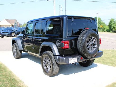 Used 2026 Jeep Wrangler Unlimited Sport AWD/4WD image 30