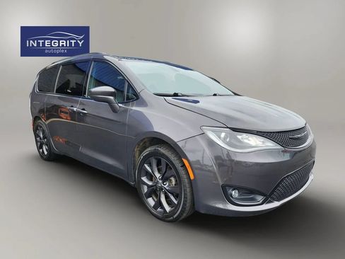Used 2019 Chrysler Pacifica Touring-L Plus w/ S Appearance Package FWD image 7
