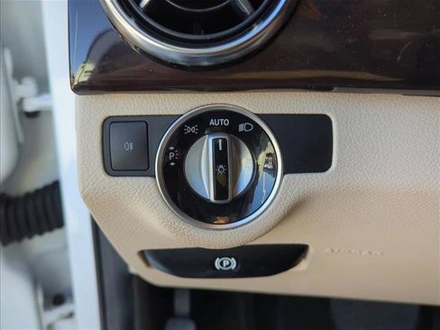 Used 2015 Mercedes-Benz GLK 350 2WD image 19