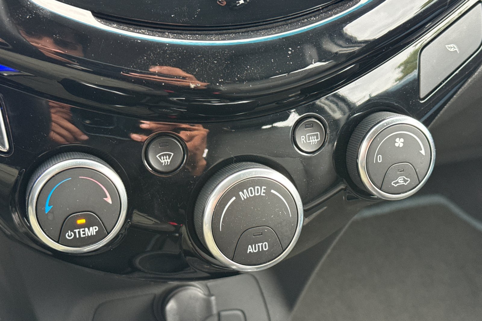 Used 2014 Chevrolet Spark LT FWD image 28