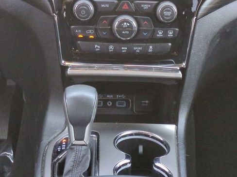 Used 2019 Jeep Grand Cherokee Laredo w/ Laredo X Package RWD image 21
