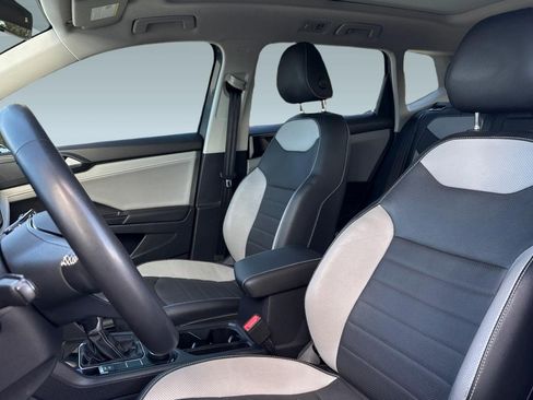 Used 2022 Volkswagen Taos SEL image 21