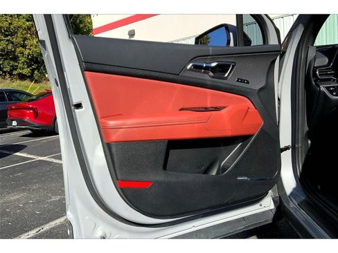 Used 2024 Kia Sportage SX image 21