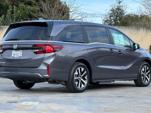Certified 2026 Honda Odyssey EX-L image 3
