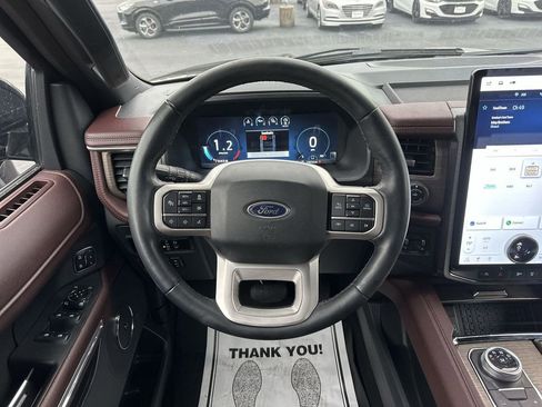 Used 2023 Ford Expedition Limited image 14