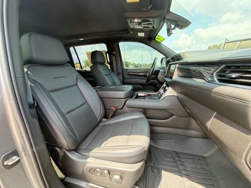 Certified 2021 GMC Yukon XL Denali w/ Denali Premium Package AWD/4WD image 17