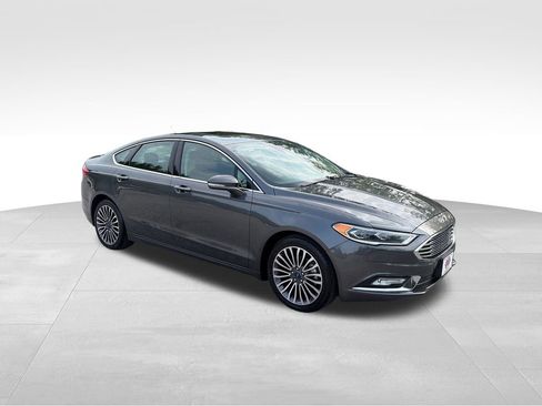 Used 2017 Ford Fusion SE w/ Fusion SE Technology Package FWD image 8