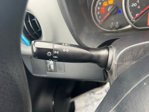 Used 2016 Toyota Yaris L image 21