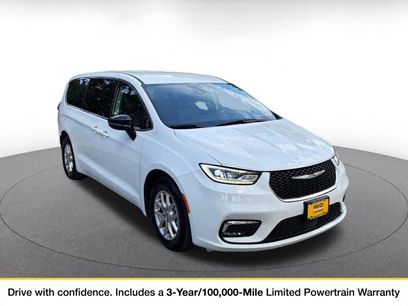 Used 2024 Chrysler Pacifica Touring-L