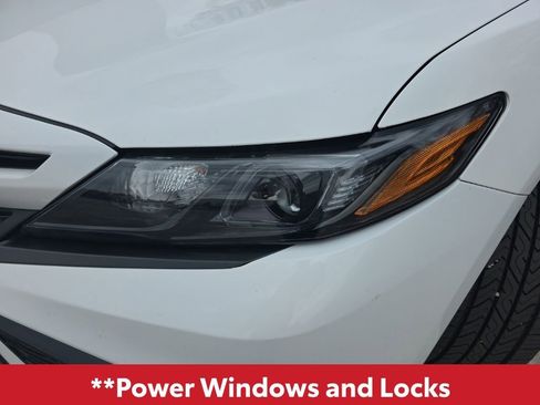 Used 2024 Toyota Camry SE image 11