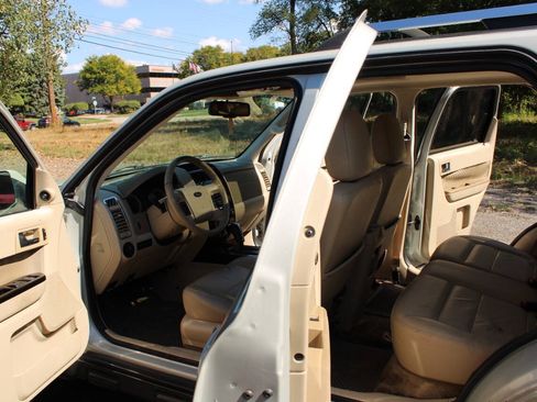 Used 2009 Ford Escape Limited FWD image 28