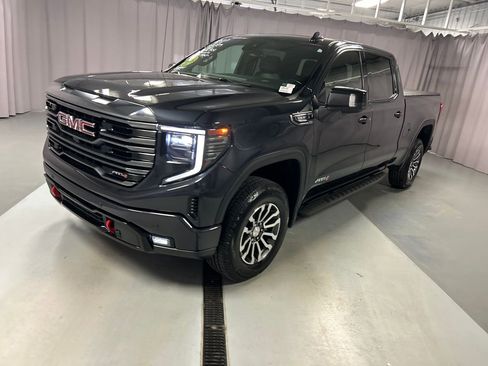 Used 2023 GMC Sierra 1500 AT4 w/ AT4 Premium Package AWD/4WD image 3