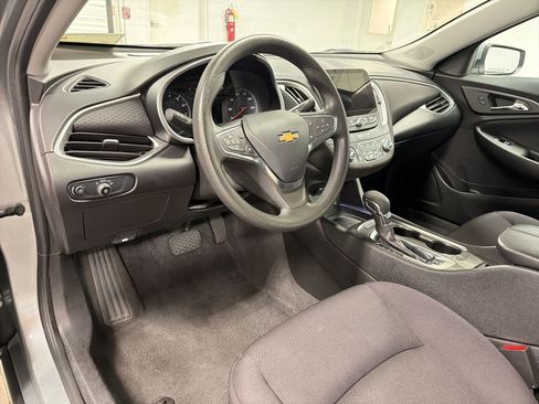 Used 2025 Chevrolet Malibu LT FWD image 4