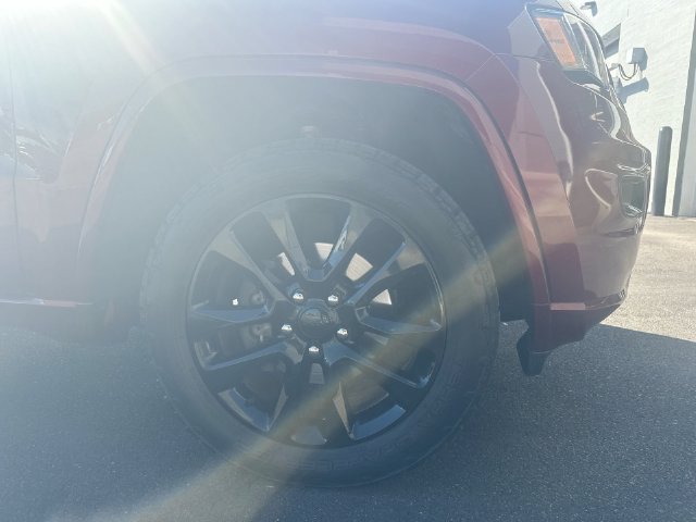 Used 2020 Jeep Grand Cherokee Altitude AWD/4WD image 13