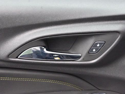 Used 2025 Chevrolet Trax ACTIV w/ Sunroof Package FWD image 11