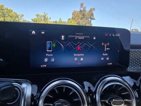 Used 2025 Mercedes-Benz GLB 250 4MATIC image 28