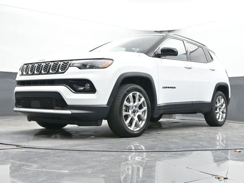 Used 2025 Jeep Compass Limited image 48