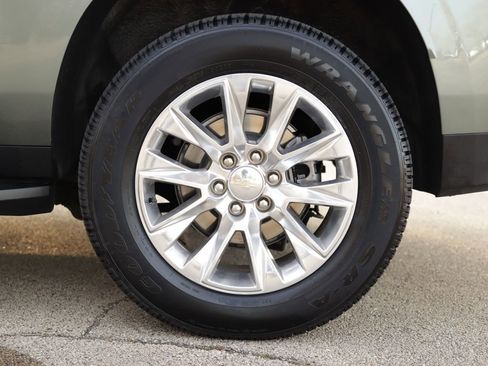 Used 2023 Chevrolet Suburban Premier RWD image 39