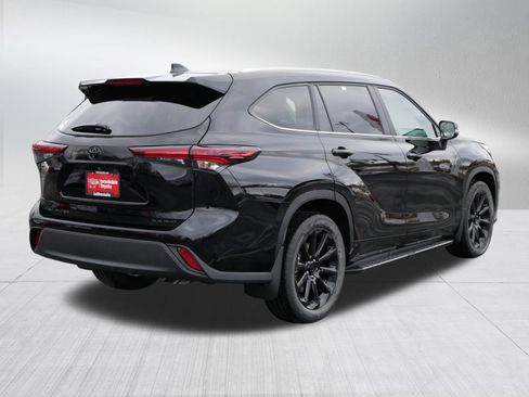 Certified 2026 Toyota Highlander XLE image 7