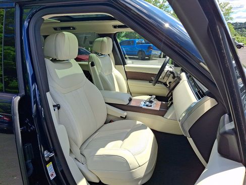Used 2023 Land Rover Range Rover SE AWD/4WD image 3
