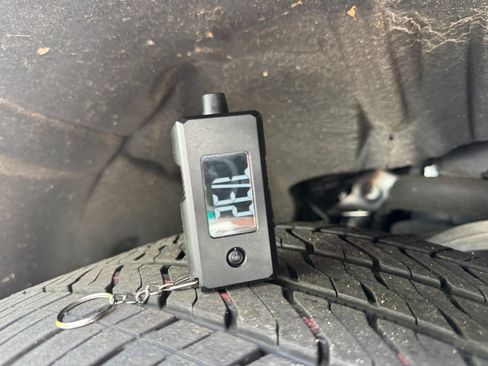 Used 2025 GMC Yukon XL Denali AWD/4WD image 82