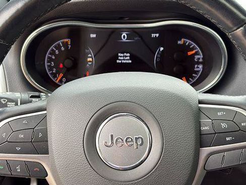 Certified 2022 Jeep Grand Cherokee Laredo X AWD/4WD image 12