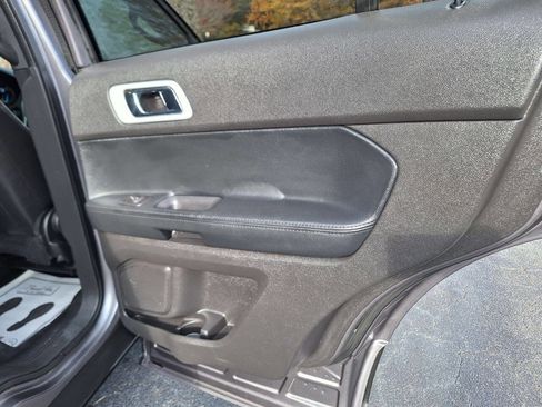 Used 2014 Ford Explorer XLT w/ Equipment Group 202A image 24
