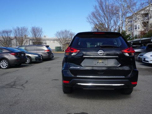 Used 2017 Nissan Rogue S image 4