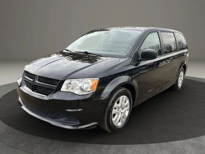 Used 2019 Dodge Grand Caravan SE w/ UConnect Hands-Free Group