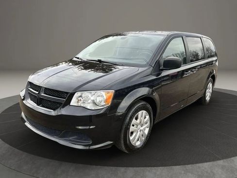 Used 2019 Dodge Grand Caravan SE w/ UConnect Hands-Free Group FWD image 1
