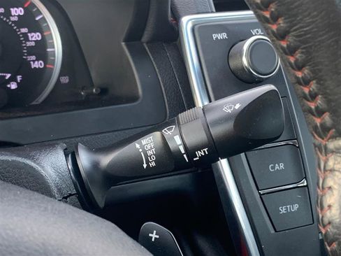 Used 2017 Toyota Camry SE image 18