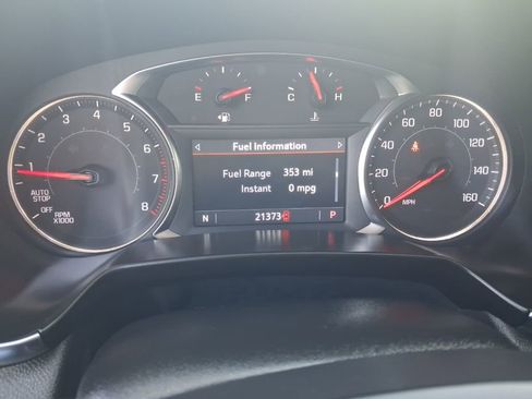 Used 2025 Chevrolet Blazer LT FWD image 2