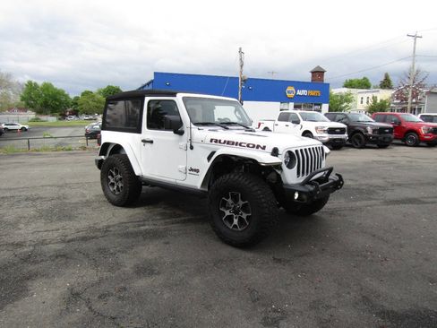 Used 2018 Jeep Wrangler Rubicon w/ Cold Weather Group AWD/4WD image 9