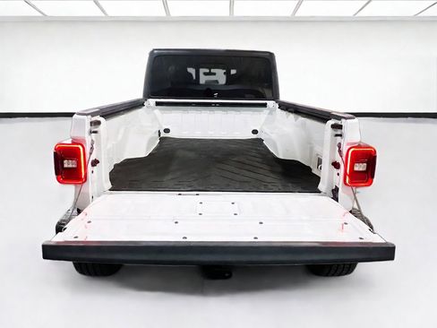 Used 2022 Jeep Gladiator Rubicon w/ LED Lighting Group AWD/4WD image 19