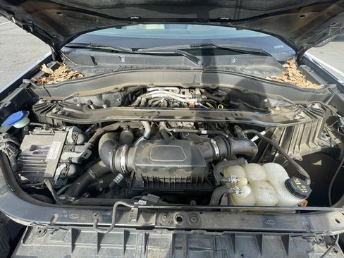 Used 2020 Ford Explorer Platinum w/ Premium Technology Package image 32