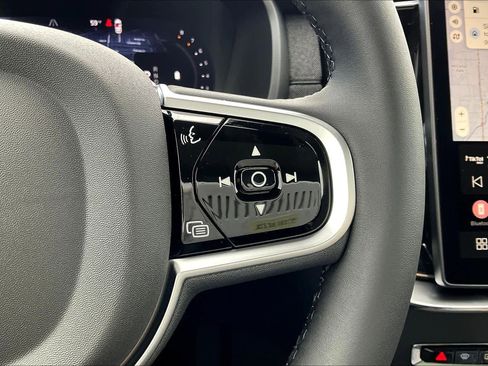 New 2026 Volvo XC90 B5 Plus image 18
