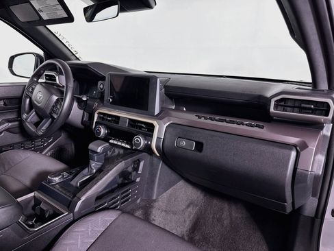 Certified 2026 Toyota Tacoma SR5 AWD/4WD image 27