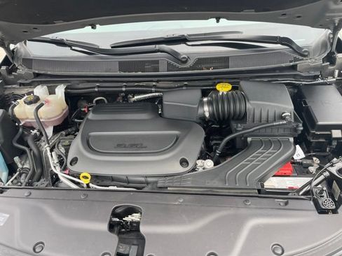Used 2025 Chrysler Pacifica Limited FWD image 41