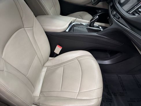 Used 2019 Buick Enclave Essence image 32